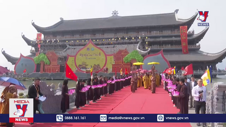 Phó Chủ tịch nước dự lễ khai hội chùa Tam Chúc 