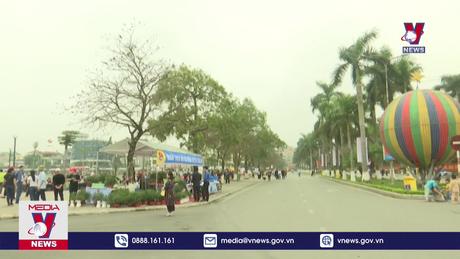 Du khách nô nức về hội Lim nghe Quan họ