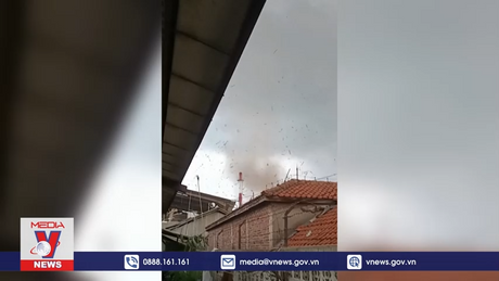 Lốc xoáy hiếm thấy tại Indonesia