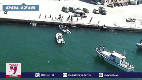 Italy bắt giữ 12 đối tượng nghi buôn người
