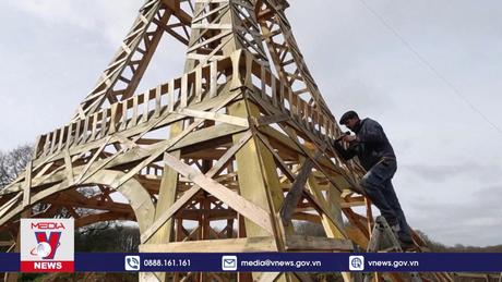 Tháp Eiffel làm từ gỗ tái chế chào đón Olympic 2024