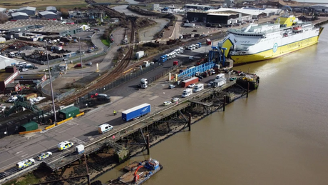 Xác minh thông tin 'phát hiện 7 người Việt Nam trong thùng xe tải ở Anh'