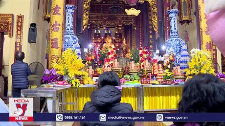 Người Hà Nội đi lễ chùa Rằm tháng Giêng