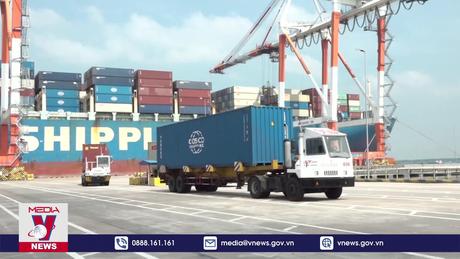 Hàng hóa thông qua cảng biển tăng mạnh