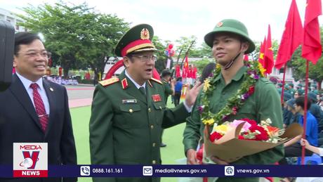 Hơn 2.000 tân binh Khánh Hòa hăng hái lên đường nhập ngũ