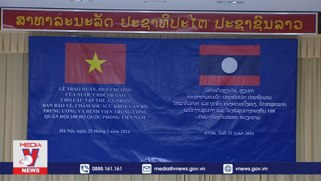 Trao Huân, Huy chương cho tập thể, cá nhân các bác sĩ Việt Nam