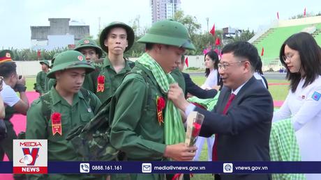 Thanh niên Phú Yên hăng hái lên đường nhập ngũ