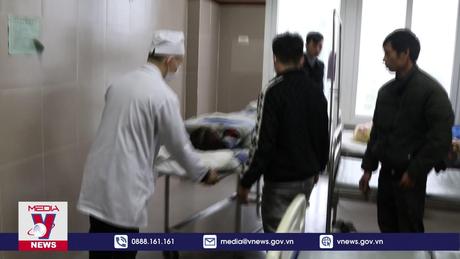 Cấp cứu nạn nhân vụ tai nạn giao thông trên Quốc lộ 1A