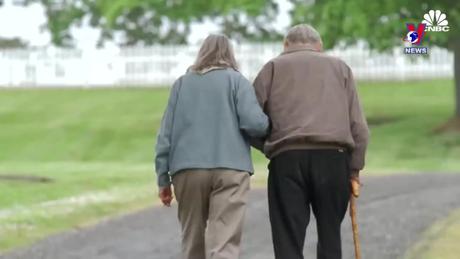 Thế giới hôm nay: “Quả bom nghỉ hưu” của kinh tế Mỹ