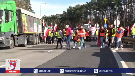 Nông dân Ba Lan chặn tuyến đường trọng điểm đến Đức