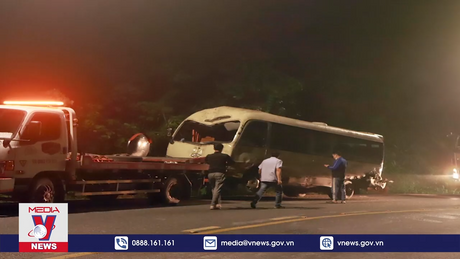 Xe khách lao xuống vực ở Tam Đảo
