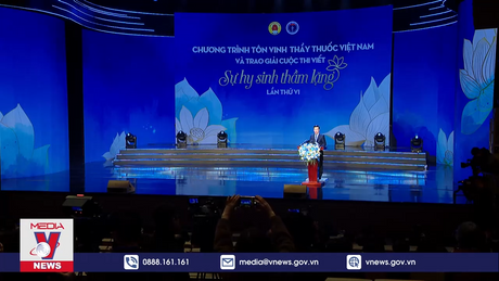 Chủ tịch nước dự chương trình Tôn vinh Thầy thuốc Việt Nam