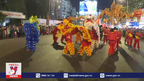 Đồng bào Hoa TP.HCM vui Tết nguyên tiêu