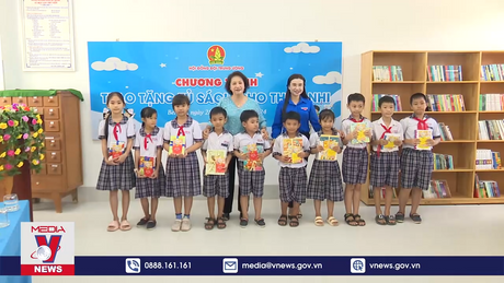 Hội Đồng Đội Trung Ương tặng tủ sách cho thiếu nhi Bến Tre