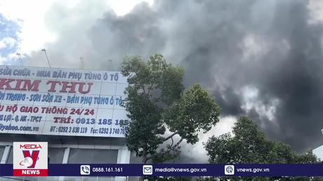 Cháy xưởng sửa chữa ô tô ở Cần Thơ