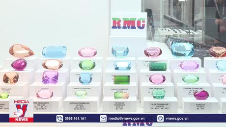 Doanh nghiệp Việt tham gia Hội chợ kim cương, đá quý quốc tế 