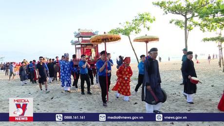 Sôi động Lễ hội Cầu ngư bên bờ biển Đà Nẵng