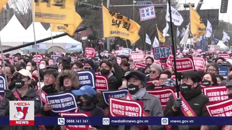 Các bác sĩ biểu tình quy mô lớn tại Hàn Quốc