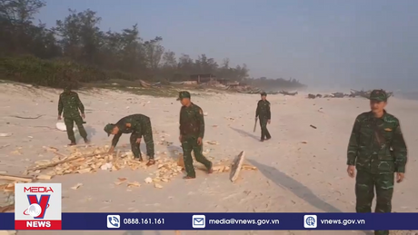 Phát hiện hơn 20kg chất nghi ma túy trôi dạt vào bờ biển Quảng Bình