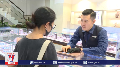 Đa dạng thị trường quà tặng ngày 8/3