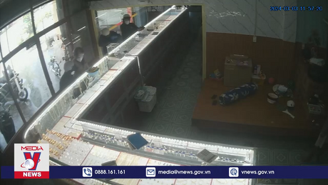 Bắt 2 trong nhóm 4 đối tượng cướp tiệm vàng ở Bình Dương