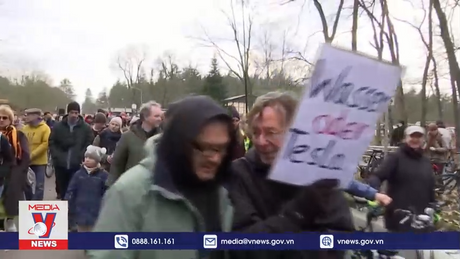 Biểu tình phản đối mở rộng nhà máy Tesla tại Đức