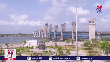 Đóng cửa van Cống Cái Lớn để ngăn mặn 