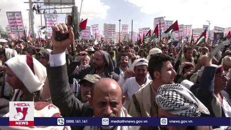 Houthi lại tấn công tàu trên Biển Đỏ