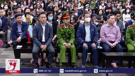 Xét xử 15 bị cáo trong vụ án Tân Hoàng Minh