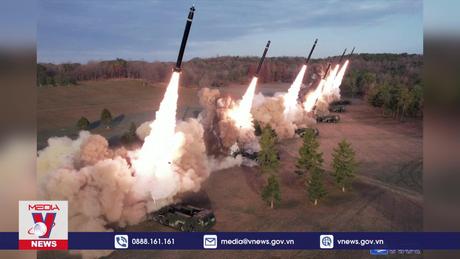 Triều Tiên diễn tập sử dụng pháo phản lực phóng loạt siêu lớn