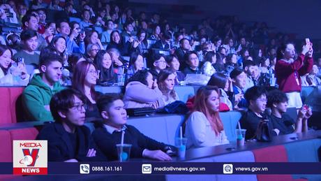 Sinh viên Việt Nam quảng bá tài năng nghệ thuật tại Anh