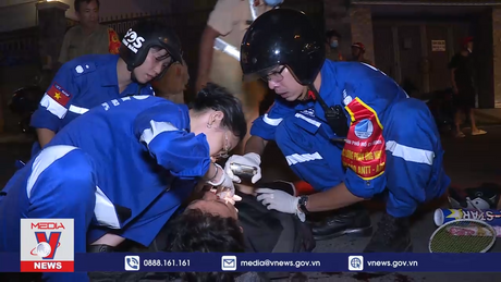 Biệt đội áo xanh cứu hộ xuyên đêm