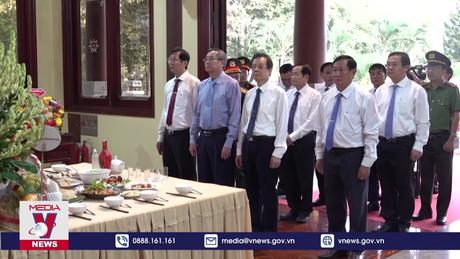 Dâng hương tưởng niệm 44 năm ngày mất của Chủ tịch Tôn Đức Thắng