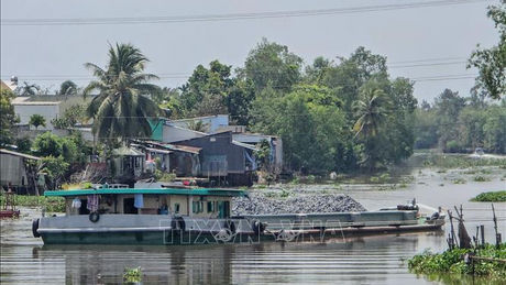 Sà lan va chạm làm lệch nhịp cầu bắc qua sông Cần Thơ