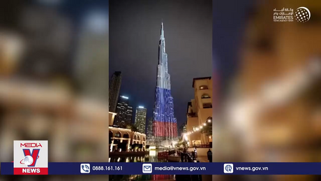 Cờ Nga được thắp sáng trên tòa nhà cao nhất thế giới