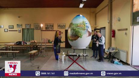 Vẽ trứng khổng lồ mừng lễ Phục Sinh ở Croatia