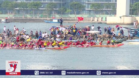 Đua thuyền truyền thống trên sông Hàn