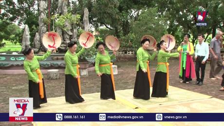 Những câu lạc bộ hát chèo ở làng quê Nam Ðịnh 