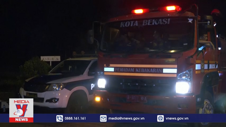 Nổ lớn gây cháy kho đạn ở Indonesia