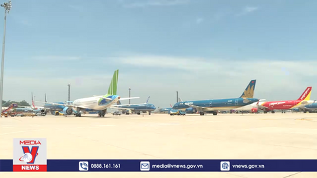 Thiếu hụt máy bay, giá vé cao điểm hè khó hạ nhiệt