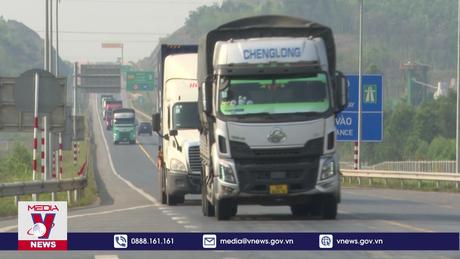 Ngày đầu cấm một số phương tiện đi vào cao tốc Cam Lộ - La Sơn
