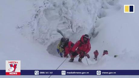 Người nước ngoài được leo đỉnh Everest từ Tây Tạng