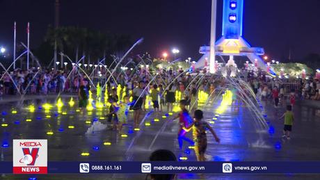 Hoành tráng sàn nhạc nước giữa quảng trường Đà Nẵng