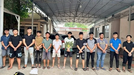 Tạm giữ 12 đối tượng đuổi đánh nhau gây tai nạn khiến 2 người tử vong
