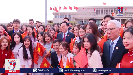 Chủ tịch Quốc hội đến Thủ đô Bắc Kinh, bắt đầu thăm chính thức nước CHND Trung Hoa 