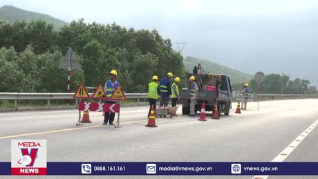 Đường dây nóng hỗ trợ phương tiện trên cao tốc Cam Lộ - La Sơn