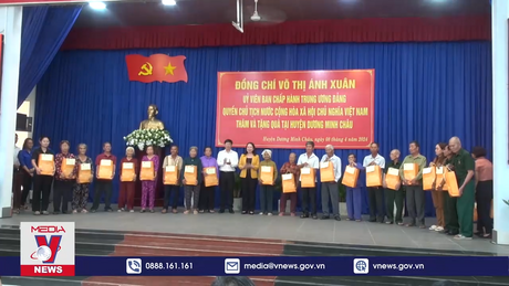 Quyền Chủ tịch nước thăm, tặng quà người có công tại Tây Ninh