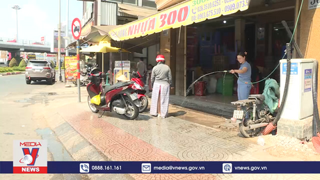 Người dân TP.HCM vật lộn giữa mùa nắng nóng kỷ lục