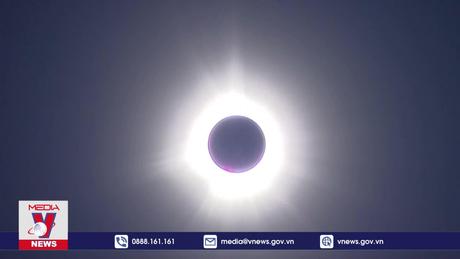 Người dân Bắc Mỹ phấn khích theo dõi nhật thực toàn phần