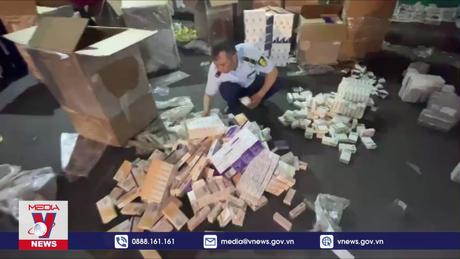 Thu giữ hơn 18.000 hộp thuốc lậu trong kho hàng sân bay Tân Sơn Nhất